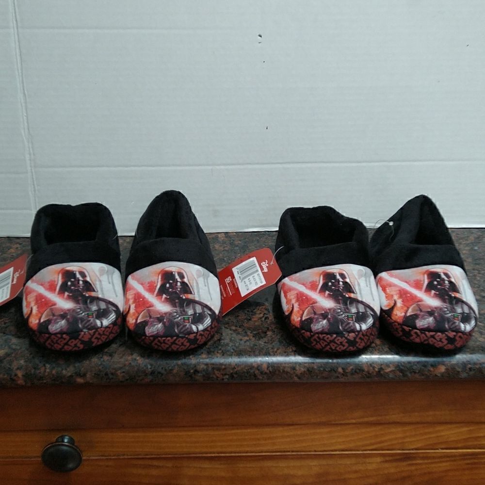 Unisex Disney Star Wars Slippers..NWT
